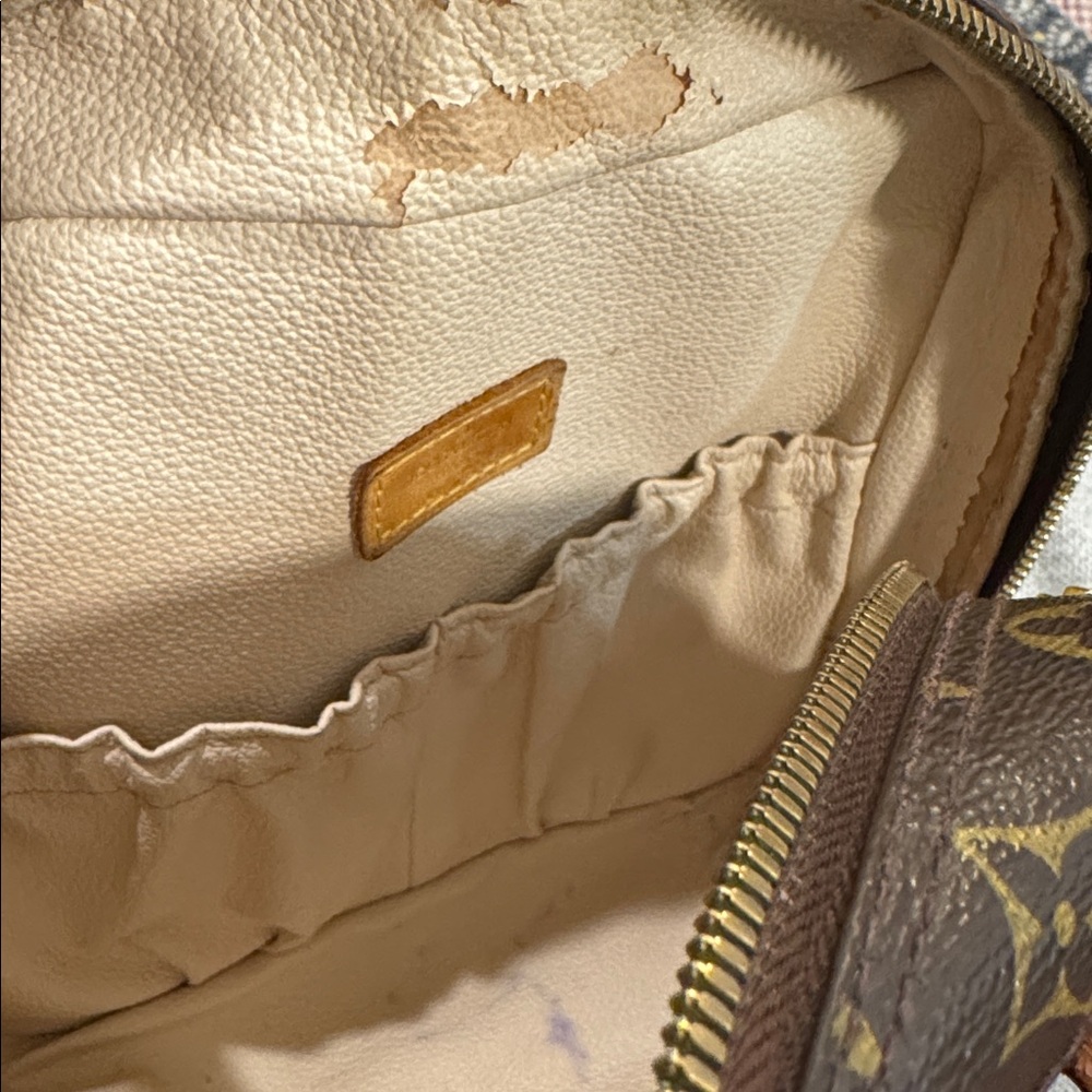 Louis Vuitton monogram hand bag can be attached a strap on it to be shoulder bag - Picture 10 of 16